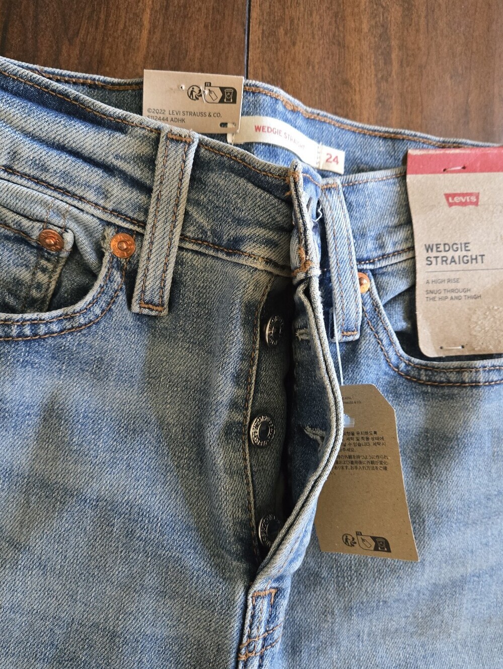 Levi's Women Wedgie Straight High Rise Distressed button Fly Raw Hem Size 24 NWT - Picture 7 of 14